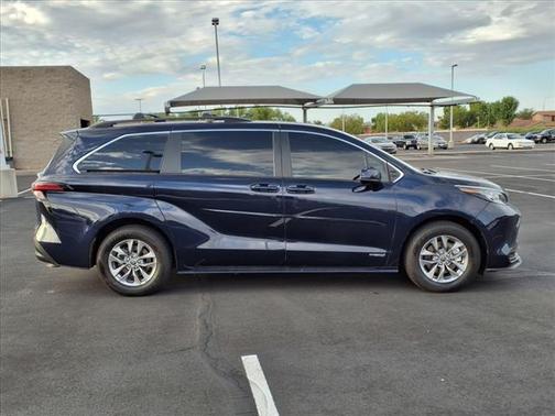 2021 Toyota Sienna LE