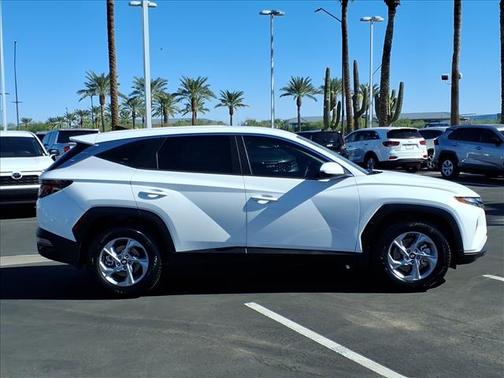 2024 Hyundai TUCSON SE