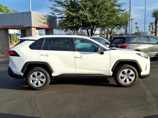 2024 Toyota RAV4 LE