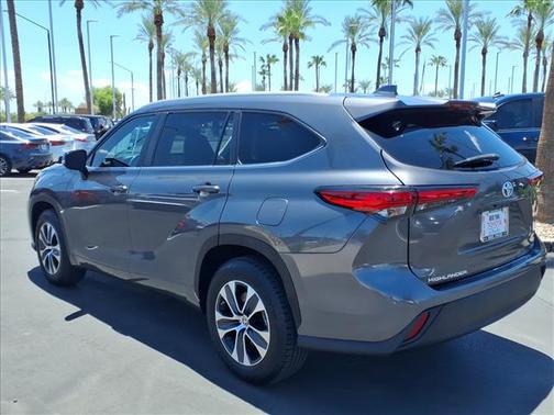 GRAY 2023 Toyota Highlander XLE