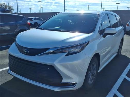 2022 Toyota Sienna XLE