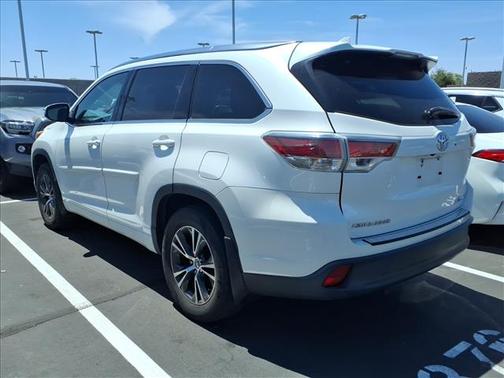 WHITE 2016 Toyota Highlander XLE