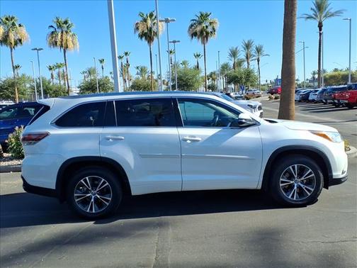 WHITE 2016 Toyota Highlander XLE