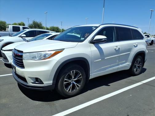WHITE 2016 Toyota Highlander XLE