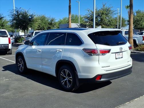 WHITE 2016 Toyota Highlander XLE