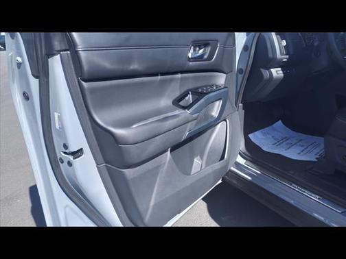 2023 Nissan Pathfinder SL 4WD