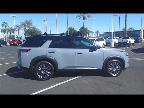 2023 Nissan Pathfinder SL 4WD