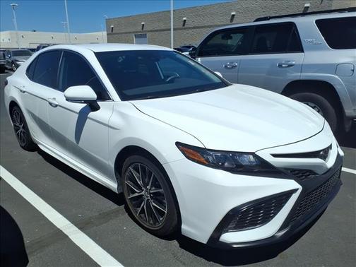 Ice Cap 2024 Toyota Camry SE