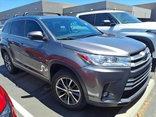 GRAY 2019 Toyota Highlander XLE