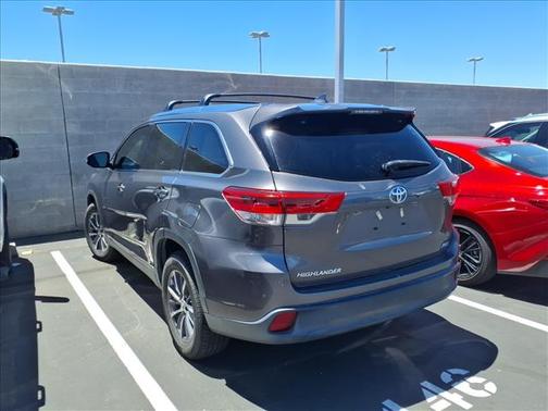 GRAY 2019 Toyota Highlander XLE
