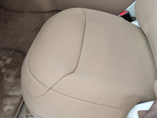 Icy White SV Bespoke Special Effect Satin 2026 Land Rover Range Rover P615 SV