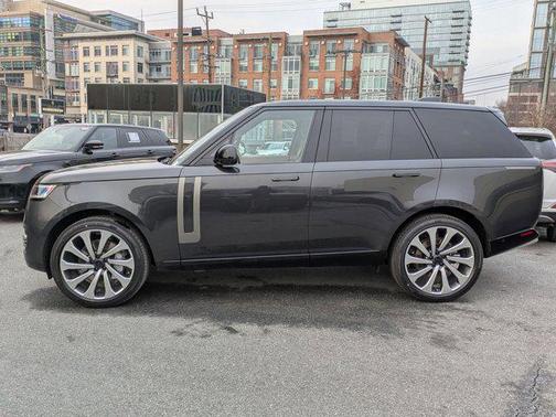 2026 Land Rover Range Rover P530 SE