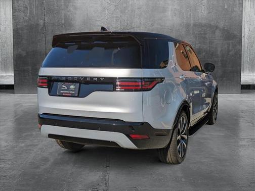 2024 Land Rover Discovery P300 Dynamic SE