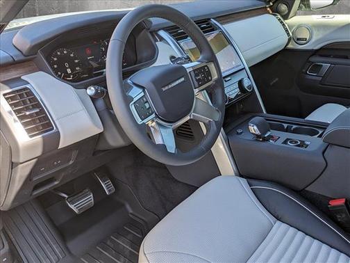 2024 Land Rover Discovery P300 Dynamic SE