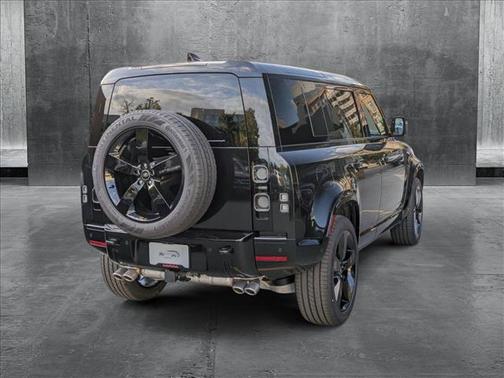 2025 Land Rover Defender 110 V8