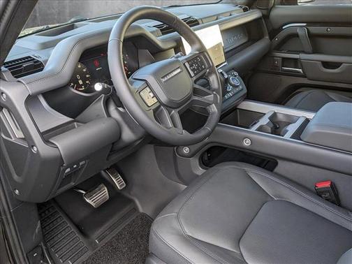 2025 Land Rover Defender 110 V8