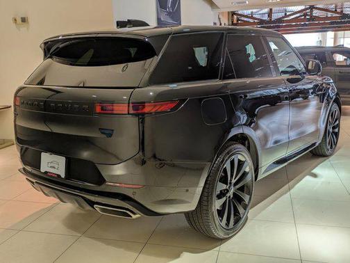 2025 Land Rover Range Rover Sport SE