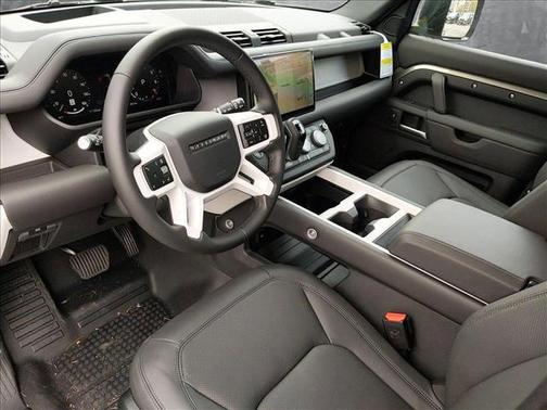 2025 Land Rover Defender 130 P400 S