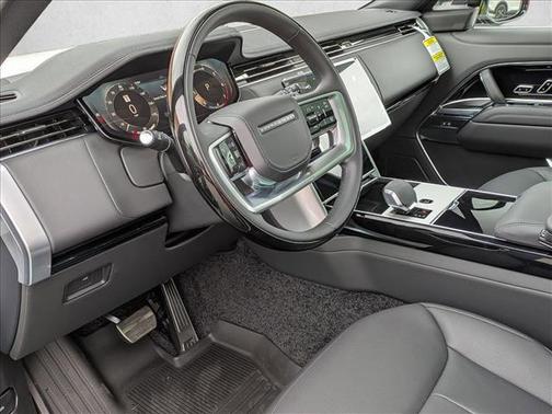 Fuji White 2026 Land Rover Range Rover P400 SE 7 Seat