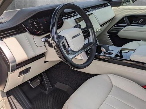 2025 Land Rover Range Rover P530 SE