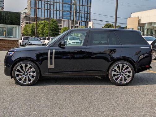 2025 Land Rover Range Rover P530 SE