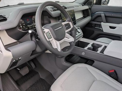 2025 Land Rover Defender 110 P400 S