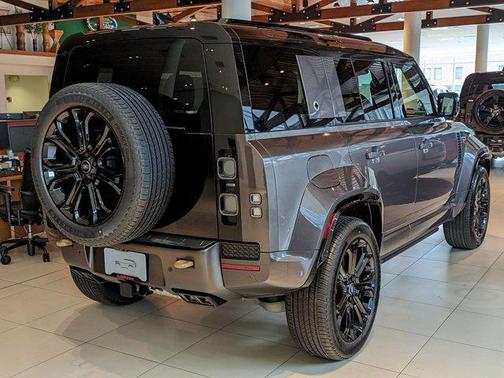 2025 Land Rover Defender P635 OCTA