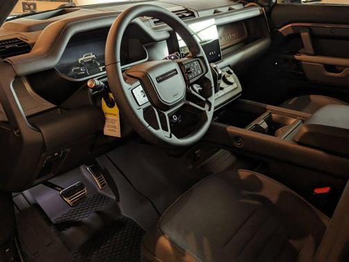 2025 Land Rover Defender P635 OCTA