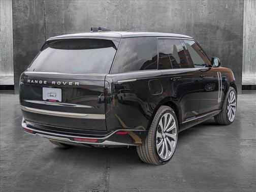 2025 Land Rover Range Rover P530 SE
