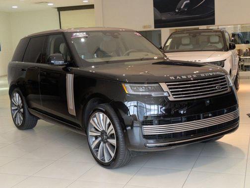 2025 Land Rover Range Rover P615 SV