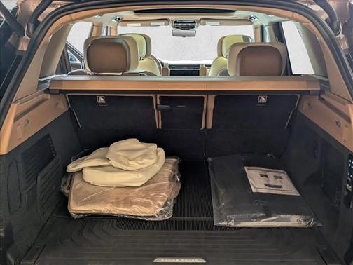 2025 Land Rover Range Rover P615 SV