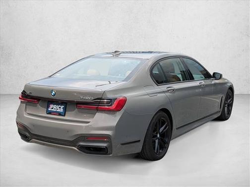 Bernina Grey Amber Effect Metallic 2022 BMW 740 i xDrive