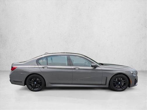 Bernina Grey Amber Effect Metallic 2022 BMW 740 i xDrive