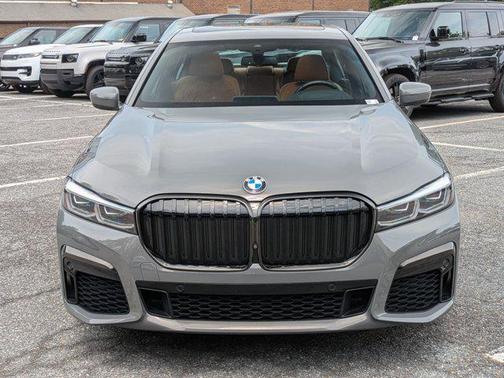 Bernina Grey Amber Effect Metallic 2022 BMW 740 i xDrive