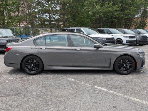 Bernina Grey Amber Effect Metallic 2022 BMW 740 i xDrive