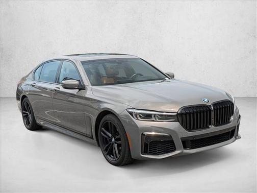Bernina Grey Amber Effect Metallic 2022 BMW 740 i xDrive