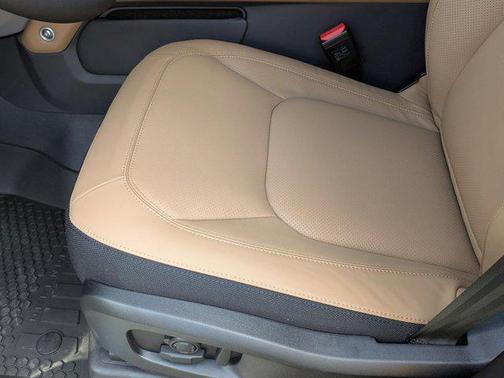 Santorini Black Metallic 2026 Land Rover Defender 110 V8