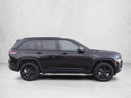 Diamond Black Crystal Pearlcoat 2024 Jeep Grand Cherokee Limited