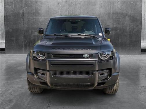 2023 Land Rover Defender V8