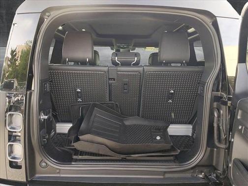 2023 Land Rover Defender V8