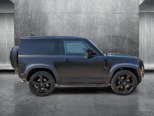 2023 Land Rover Defender V8