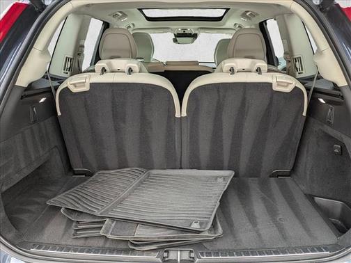 2019 Volvo XC90 T6 Momentum