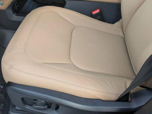 2026 Land Rover Defender P400 X-Dynamic SE