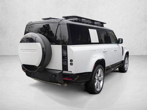 Fuji White 2026 Land Rover Defender P400 X-Dynamic SE