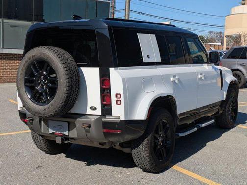 Fuji White 2022 Land Rover Defender 110 X-Dynamic HSE