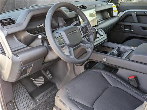 2025 Land Rover Defender 110 P400 X-Dynamic SE