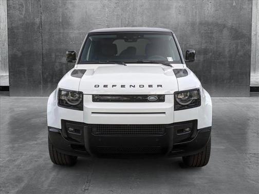 2025 Land Rover Defender X-Dynamic SE
