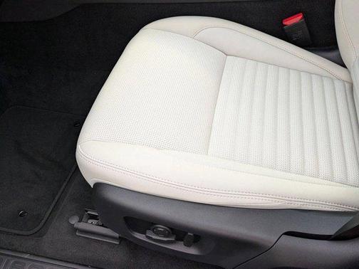 Santorini Black Metallic 2025 Land Rover Discovery Sport S