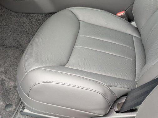 Santorini Black Metallic 2026 Land Rover Range Rover P530 SE 7 Seat