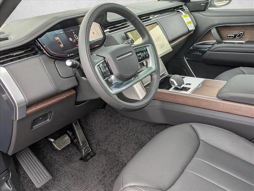 2025 Land Rover Range Rover P400 SE 7 Seat